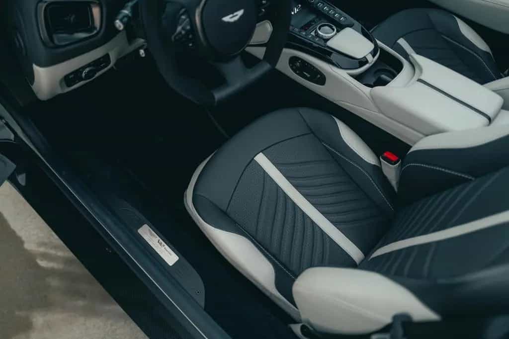 Aston Martin V12 Vantage Roadster - 1-of-249, Apex Gray 08/2024-photo-14