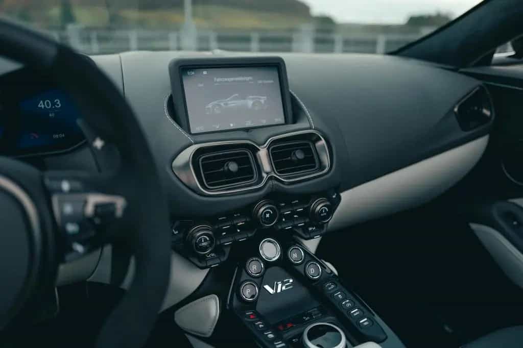 Aston Martin V12 Vantage Roadster - 1-of-249, Apex Gray 08/2024-photo-17
