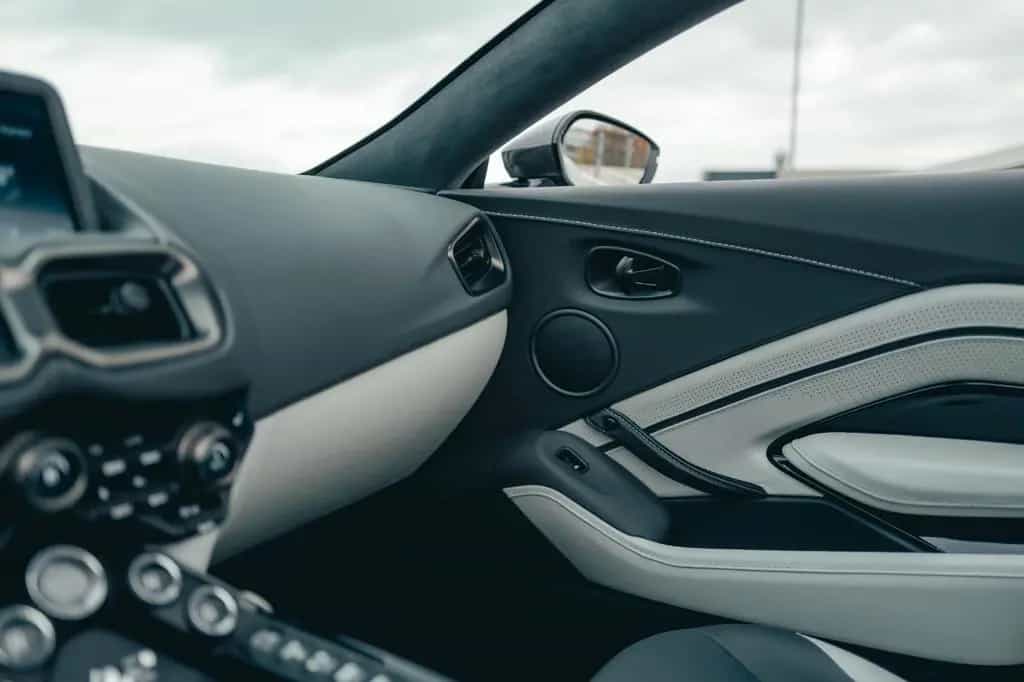 Aston Martin V12 Vantage Roadster - 1-of-249, Apex Gray 08/2024-photo-18