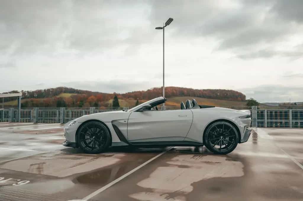 Aston Martin V12 Vantage Roadster - 1-of-249, Apex Gray 08/2024-photo-2
