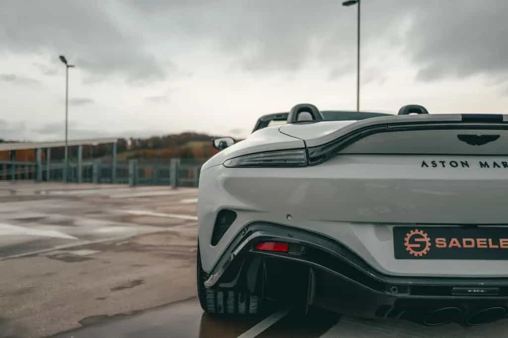 Aston Martin V12 Vantage Roadster - 1-of-249, Apex Gray 08/2024-photo-21