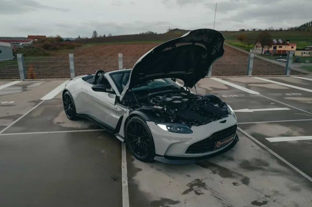 Aston Martin V12 Vantage Roadster - 1-of-249, Apex Gray 08/2024-photo-25