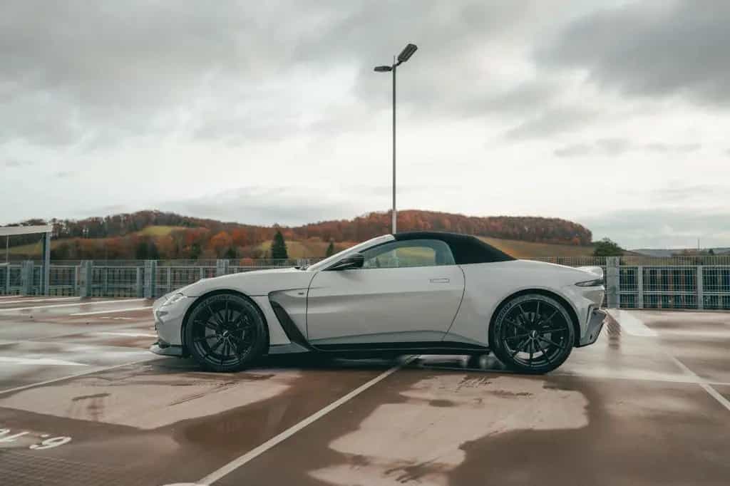 Aston Martin V12 Vantage Roadster - 1-of-249, Apex Gray 08/2024-photo-3