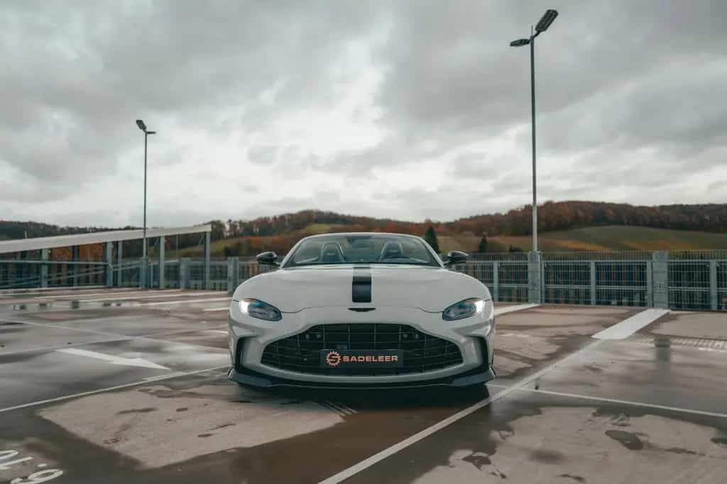 Aston Martin V12 Vantage Roadster - 1-of-249, Apex Gray 08/2024-photo-5