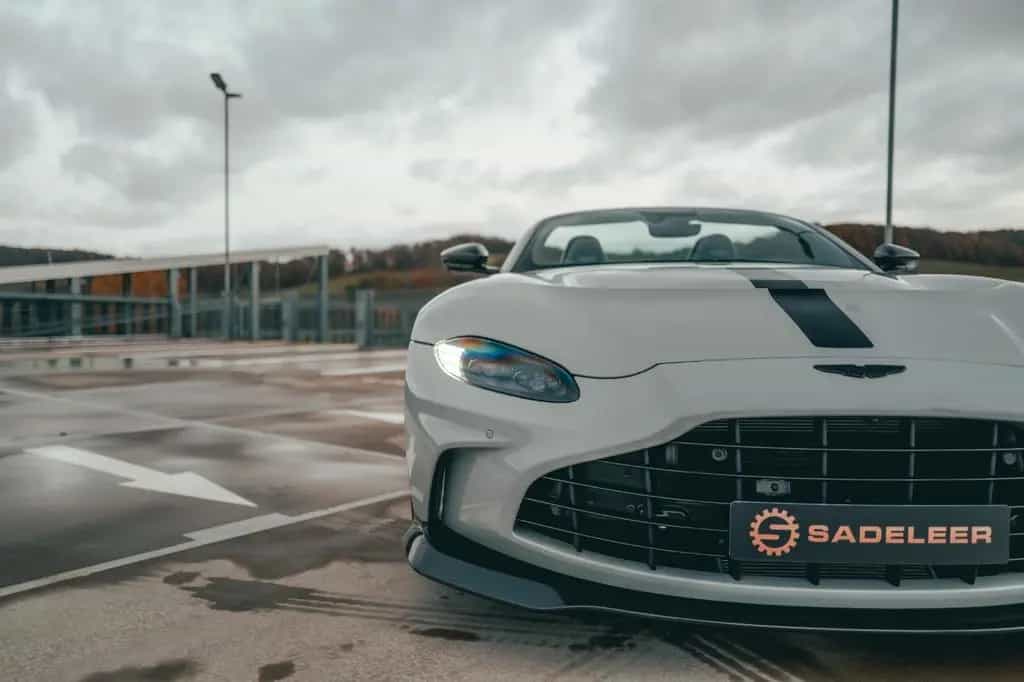 Aston Martin V12 Vantage Roadster - 1-of-249, Apex Gray 08/2024-photo-6