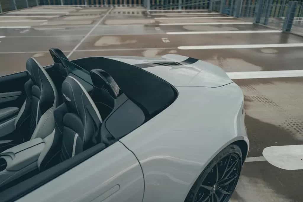 Aston Martin V12 Vantage Roadster - 1-of-249, Apex Gray 08/2024-photo-9