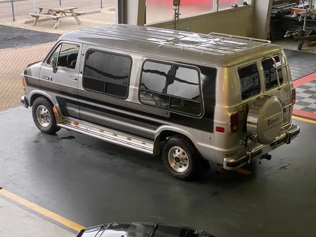 Dodge Other B 250 Dodge RAM VAN Traumzustand 07/1987-photo-2