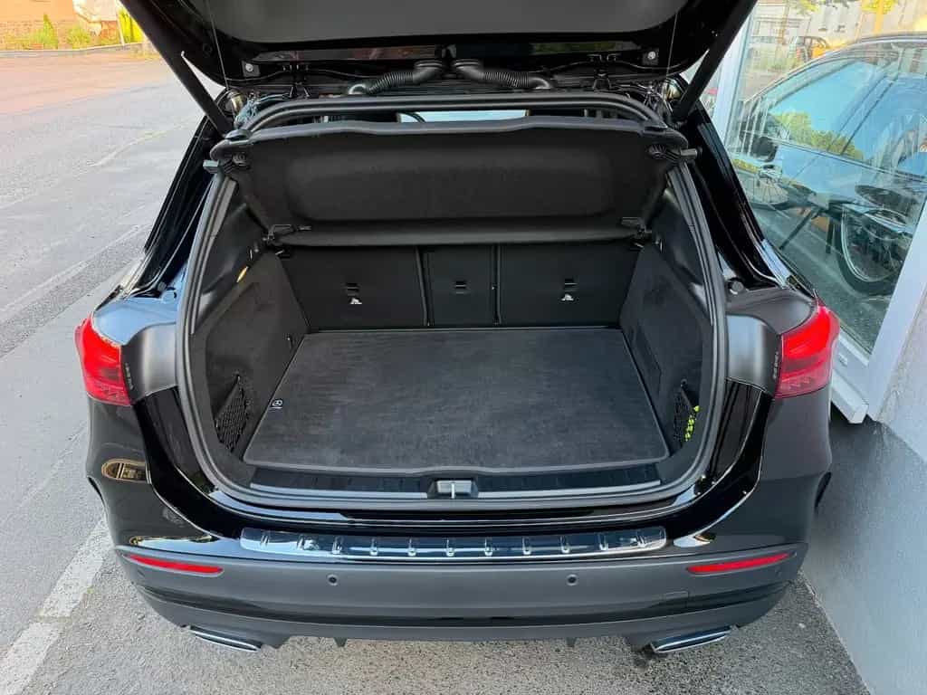Mercedes-Benz GLA 200 AMG +Night+AHK+EasyPack+Ambi+KeyGo+ToT+ 05/2025-photo-10