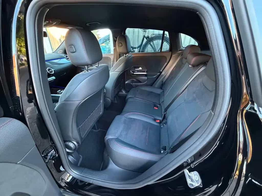 Mercedes-Benz GLA 200 AMG +Night+AHK+EasyPack+Ambi+KeyGo+ToT+ 05/2025-photo-17