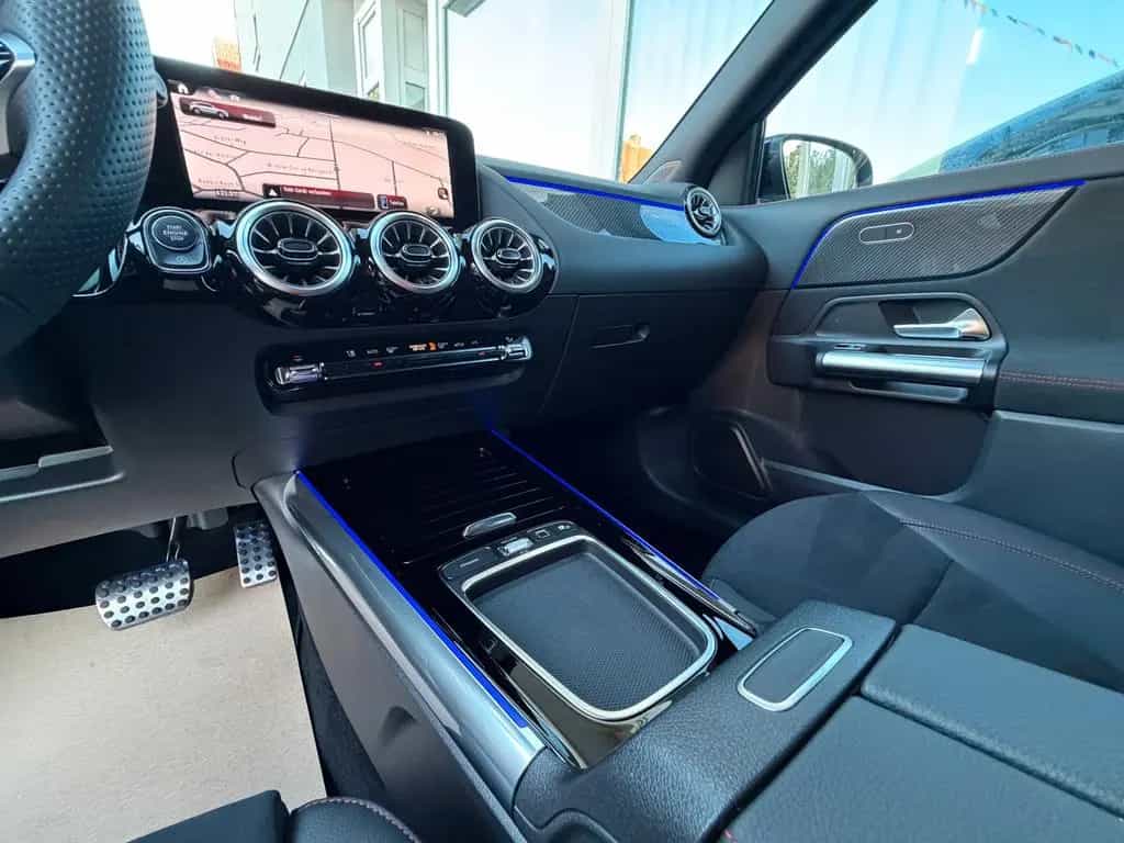 Mercedes-Benz GLA 200 AMG +Night+AHK+EasyPack+Ambi+KeyGo+ToT+ 05/2025-photo-26