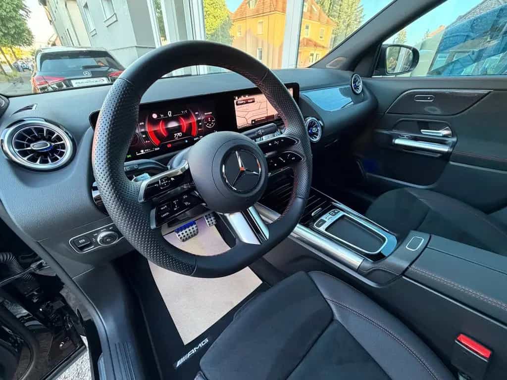 Mercedes-Benz GLA 200 AMG +Night+AHK+EasyPack+Ambi+KeyGo+ToT+ 05/2025-photo-28