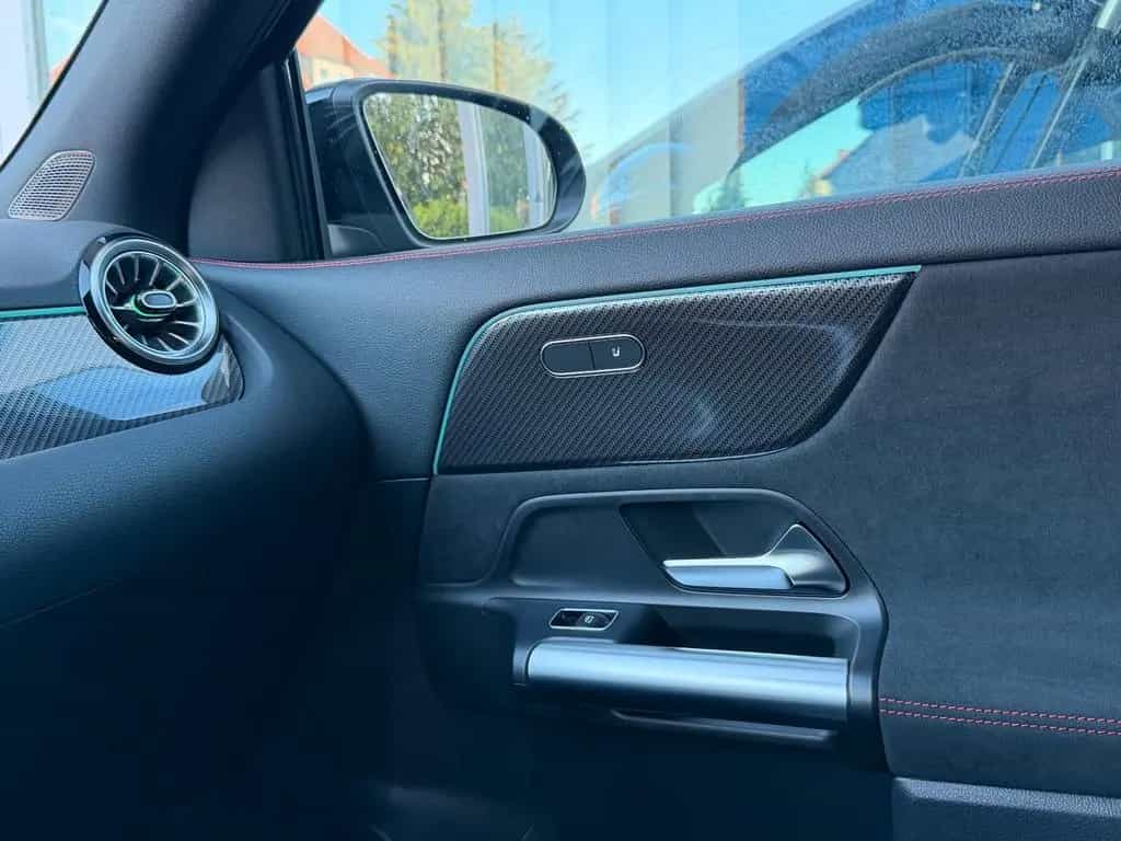 Mercedes-Benz GLA 200 AMG +Night+AHK+EasyPack+Ambi+KeyGo+ToT+ 05/2025-photo-33