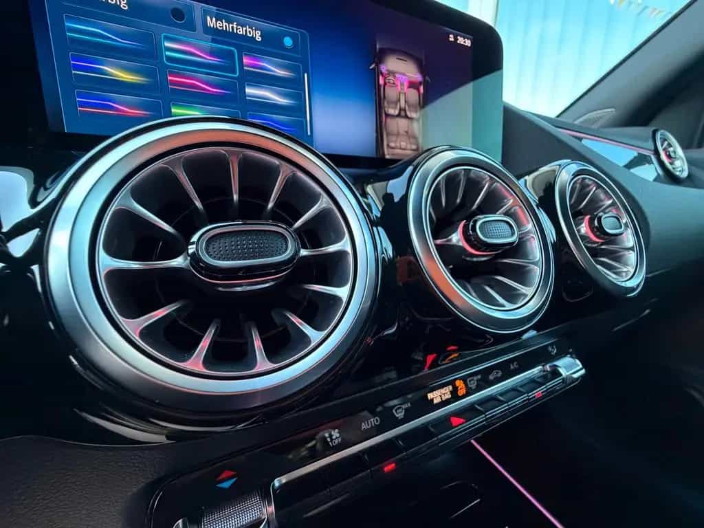 Mercedes-Benz GLA 200 AMG +Night+AHK+EasyPack+Ambi+KeyGo+ToT+ 05/2025-photo-38