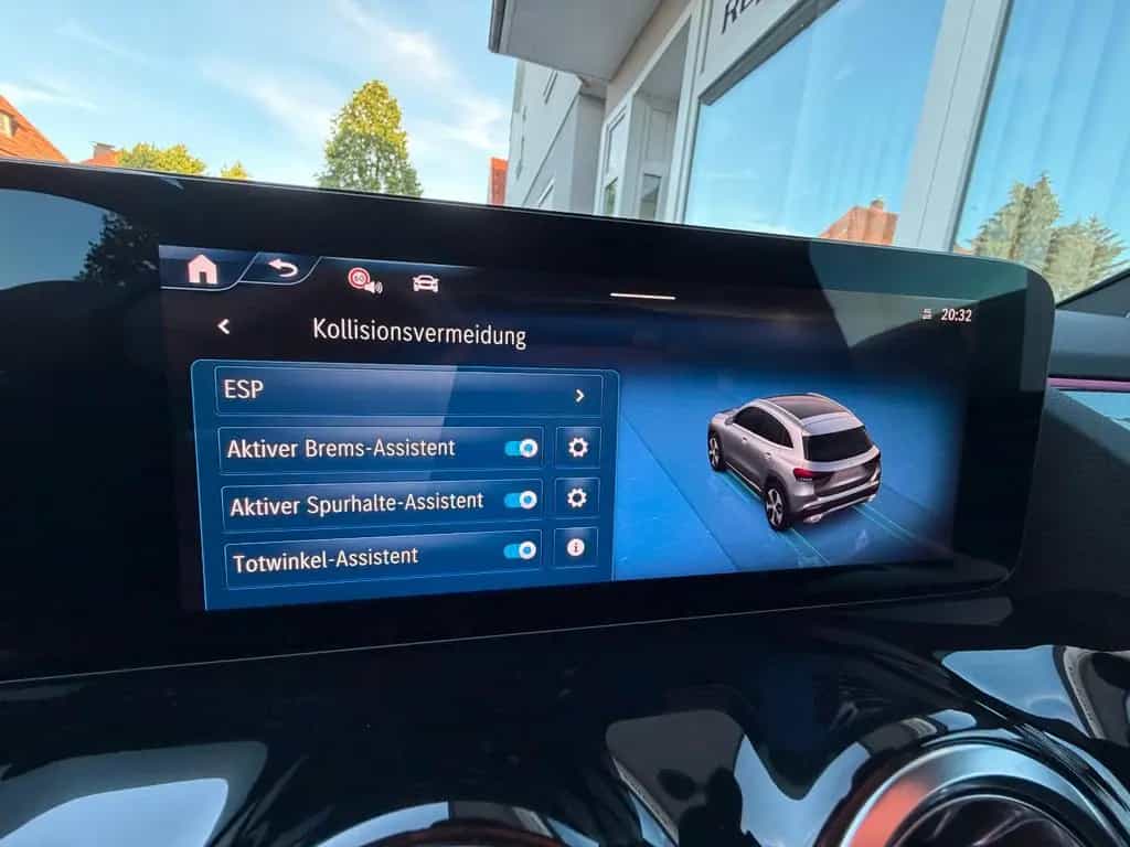 Mercedes-Benz GLA 200 AMG +Night+AHK+EasyPack+Ambi+KeyGo+ToT+ 05/2025-photo-49