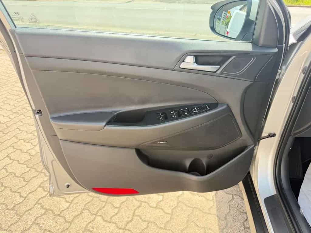 Hyundai TUCSON Premium 2WD KEYLESS/NAVI/PAN0/360 KAMERA 06/2019-photo-23