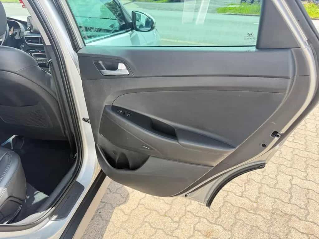 Hyundai TUCSON Premium 2WD KEYLESS/NAVI/PAN0/360 KAMERA 06/2019-photo-29