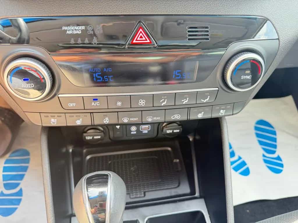 Hyundai TUCSON Premium 2WD KEYLESS/NAVI/PAN0/360 KAMERA 06/2019-photo-33