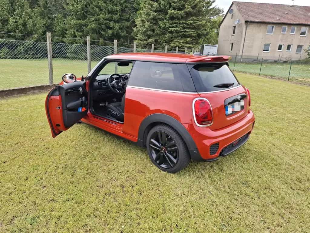 MINI Cooper John Cooper Works 10/2018-photo-1