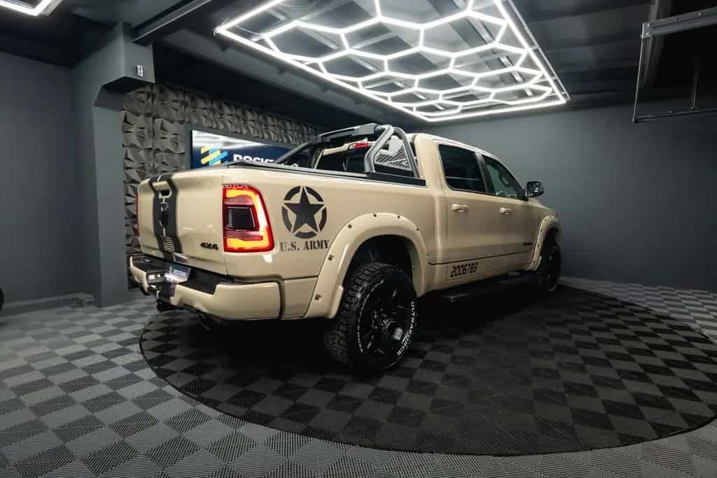 Dodge RAM 5.7 V8 HEMI 4x4 ARMY STYLE Offroad *Pano*LED 07/2021-photo-19