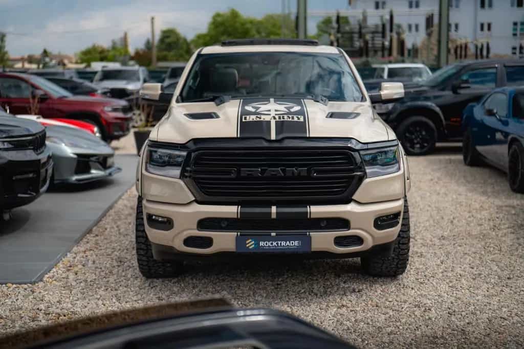 Dodge RAM 5.7 V8 HEMI 4x4 ARMY STYLE Offroad *Pano*LED 07/2021-photo-2