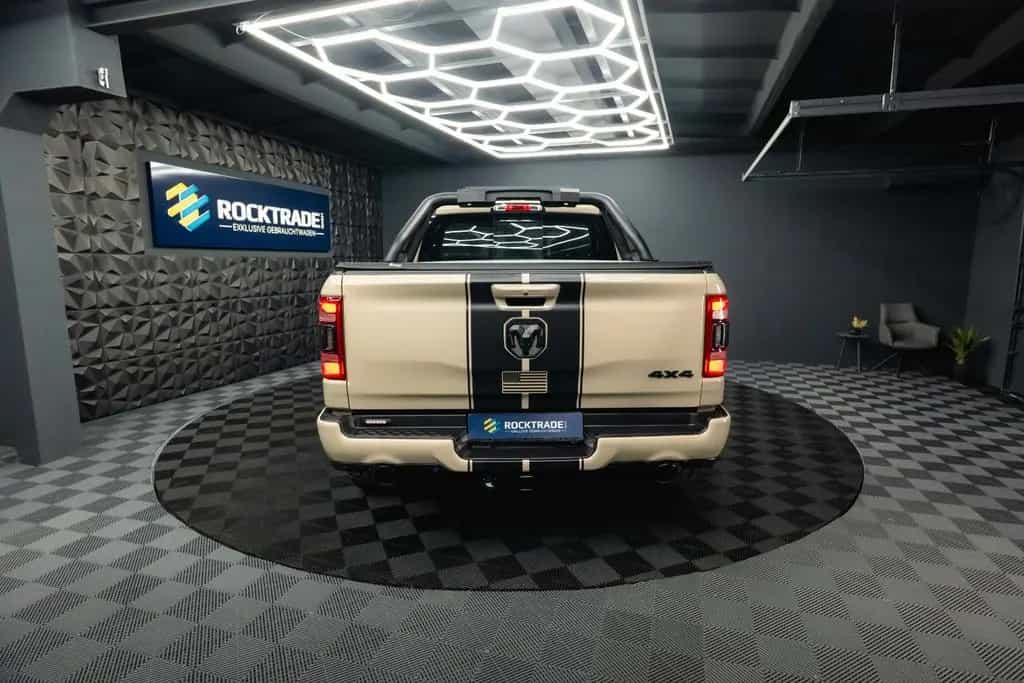 Dodge RAM 5.7 V8 HEMI 4x4 ARMY STYLE Offroad *Pano*LED 07/2021-photo-21