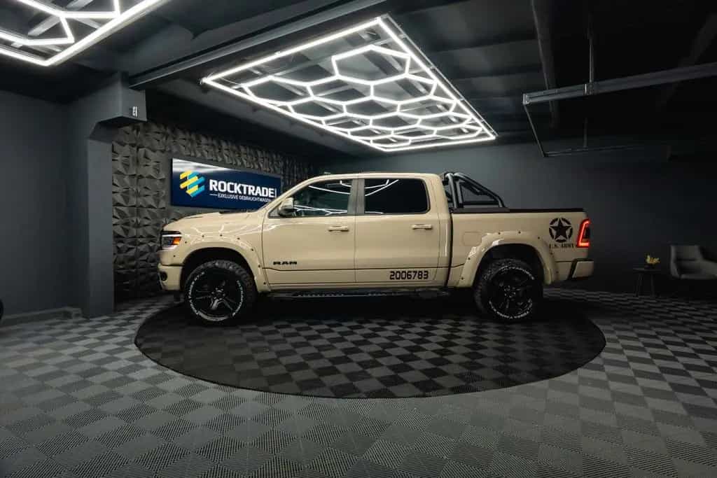 Dodge RAM 5.7 V8 HEMI 4x4 ARMY STYLE Offroad *Pano*LED 07/2021-photo-23