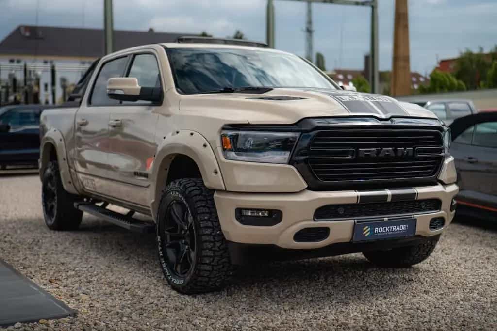 Dodge RAM 5.7 V8 HEMI 4x4 ARMY STYLE Offroad *Pano*LED 07/2021-photo-3