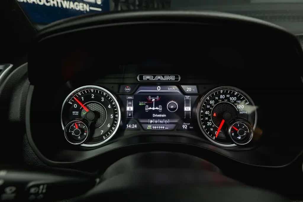 Dodge RAM 5.7 V8 HEMI 4x4 ARMY STYLE Offroad *Pano*LED 07/2021-photo-33