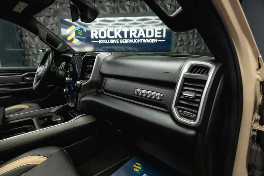 Dodge RAM 5.7 V8 HEMI 4x4 ARMY STYLE Offroad *Pano*LED 07/2021-photo-43