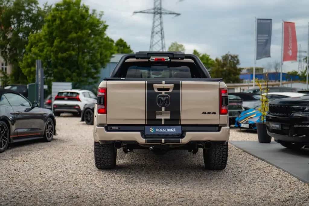 Dodge RAM 5.7 V8 HEMI 4x4 ARMY STYLE Offroad *Pano*LED 07/2021-photo-6