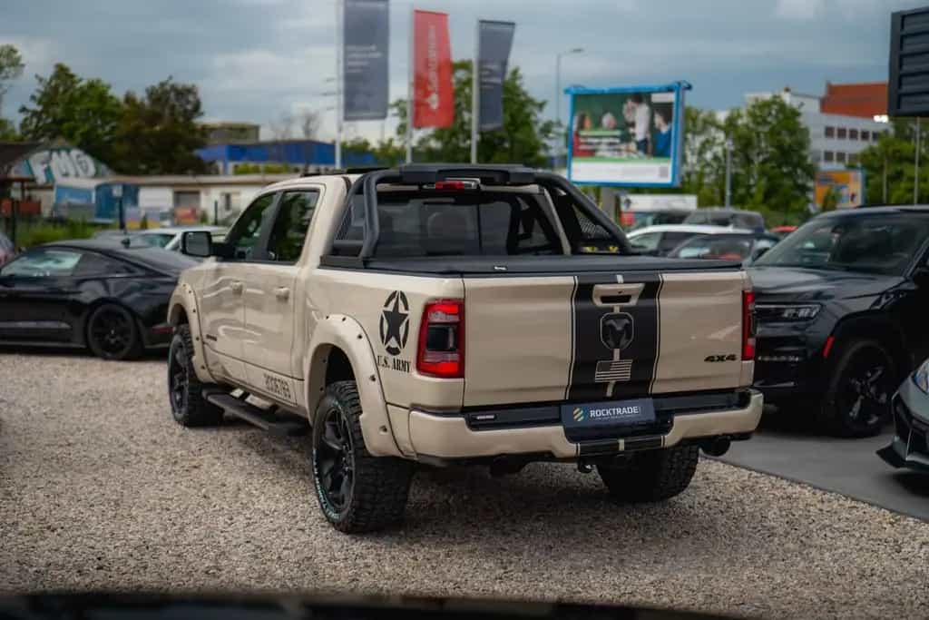 Dodge RAM 5.7 V8 HEMI 4x4 ARMY STYLE Offroad *Pano*LED 07/2021-photo-7