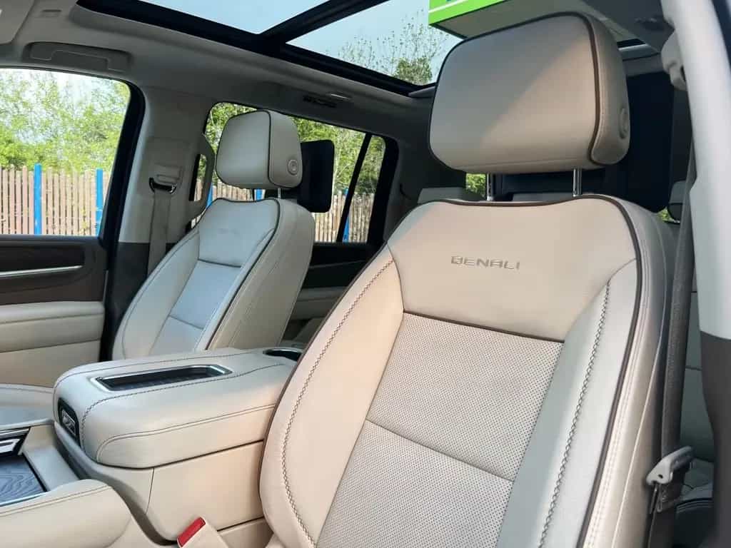 GMC Yukon Denali Lang 6.2L V8 TV BOSE PANO LUFT 360° 7Sitz 01/2022-photo-11