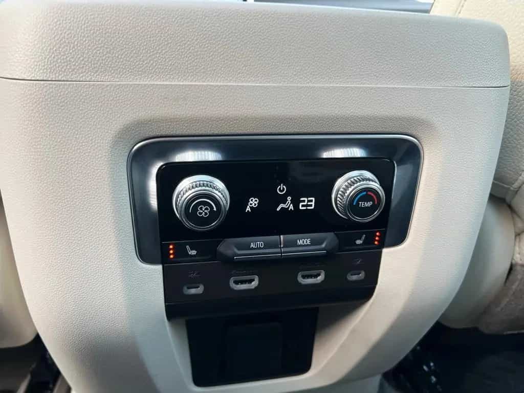 GMC Yukon Denali Lang 6.2L V8 TV BOSE PANO LUFT 360° 7Sitz 01/2022-photo-15