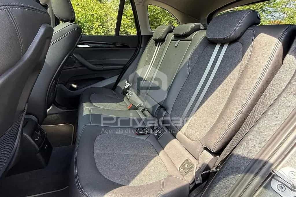 BMW X1 sDrive18d Advantage 09/2021-photo-14