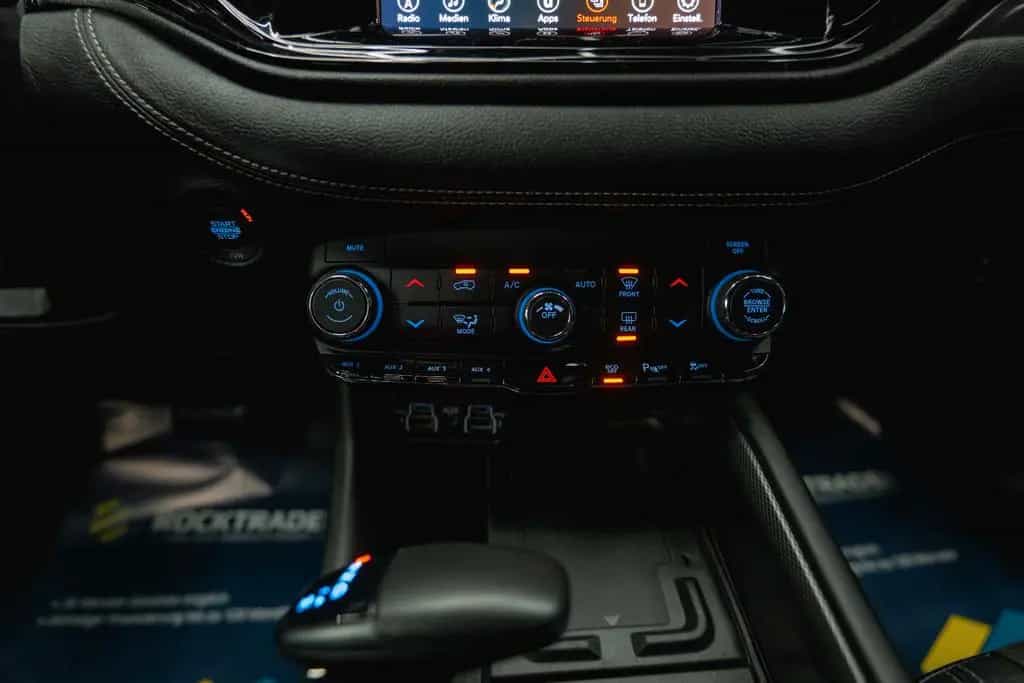 Dodge Durango 5.7 V8 R/T SRT 4x4 Night-Paket Modell 22 10/2022-photo-28