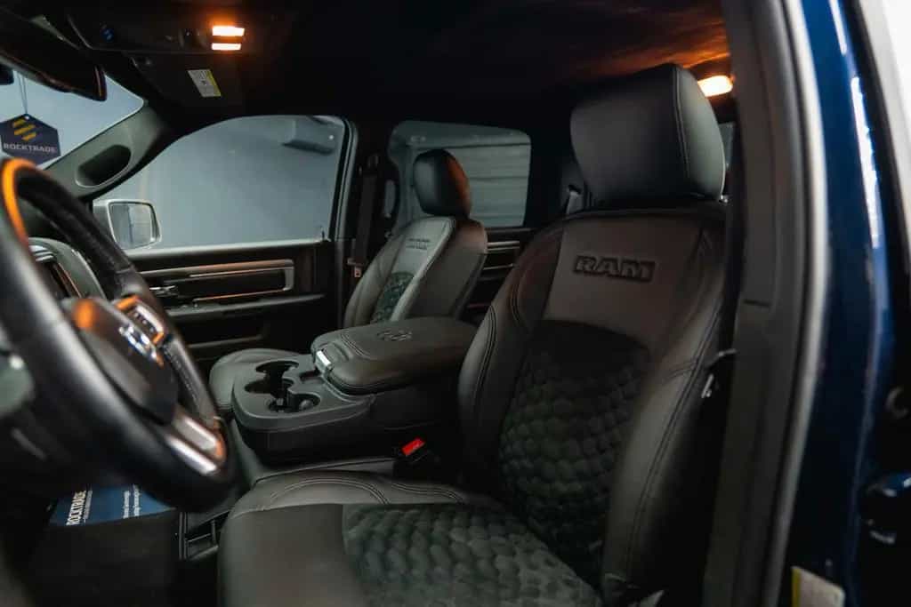 Dodge RAM 5.7 V8 HEMI 4x4 OFFROAD Night-Paket WARLOCK 05/2023-photo-37