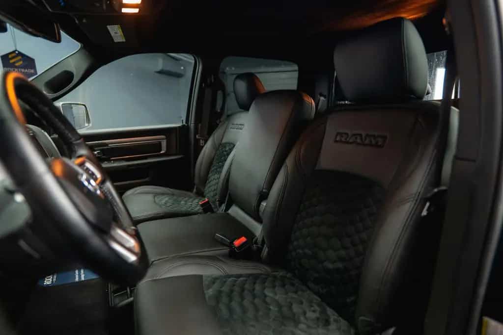 Dodge RAM 5.7 V8 HEMI 4x4 OFFROAD Night-Paket WARLOCK 05/2023-photo-39
