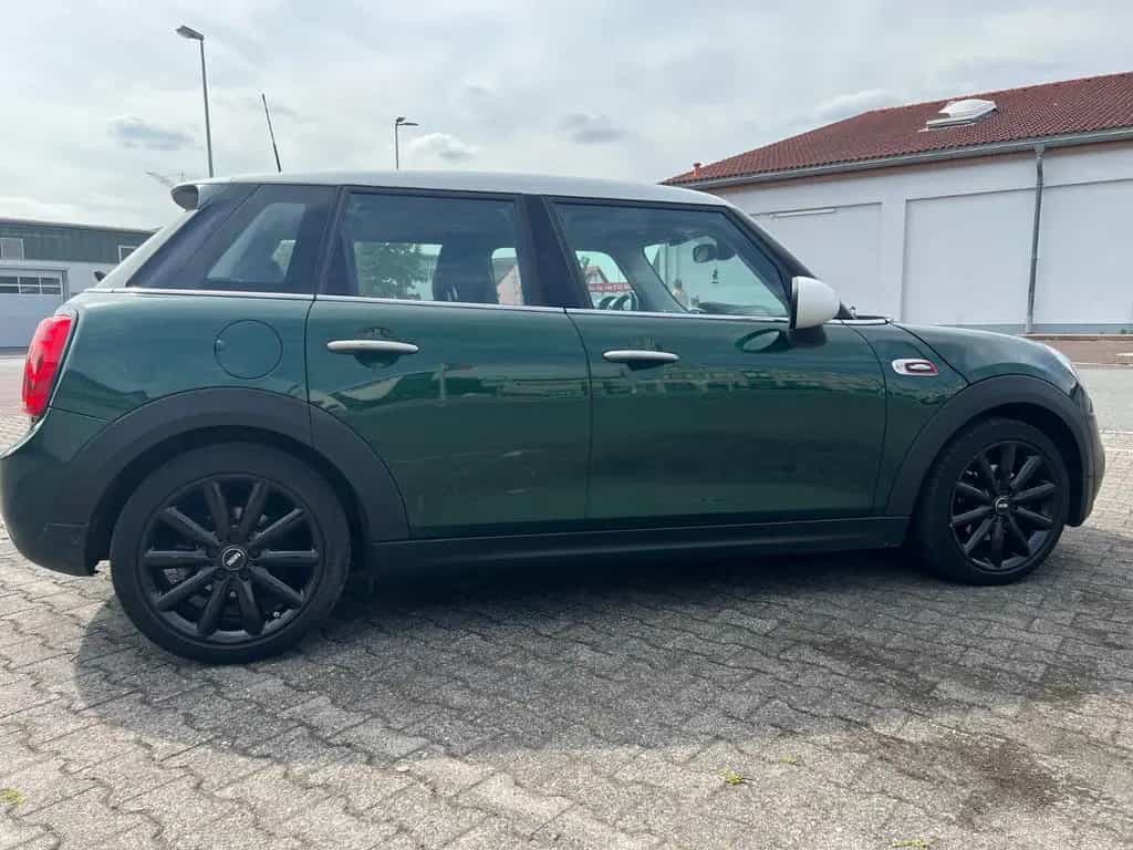 MINI Cooper Seven Seven 06/2017-photo-2