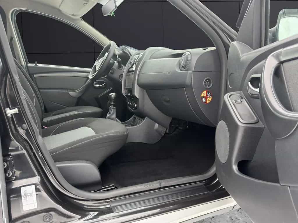 Dacia Duster Black Shadow NAVI|KAMERA|PDC|AHK|1.HAND 11/2017-photo-17