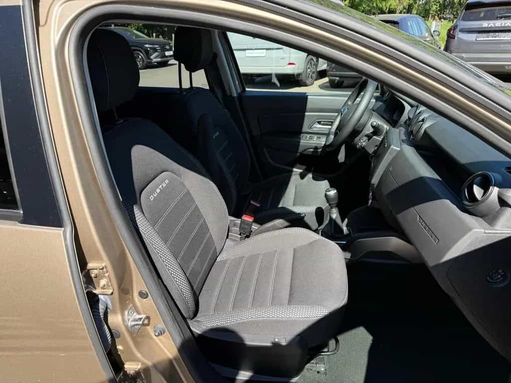 Dacia Duster 1.6 SCe Prestige Allrad*AHK*Navi*SH 07/2019-photo-18