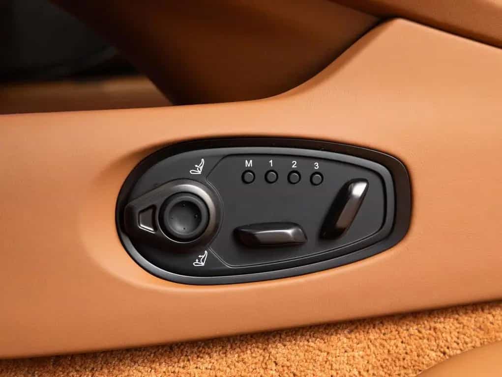 Aston Martin DB12 4.0 V8 null-photo-11