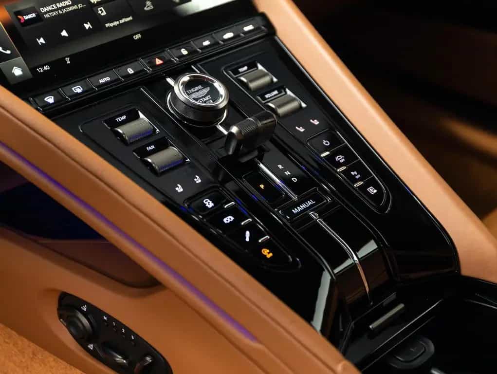 Aston Martin DB12 4.0 V8 null-photo-12