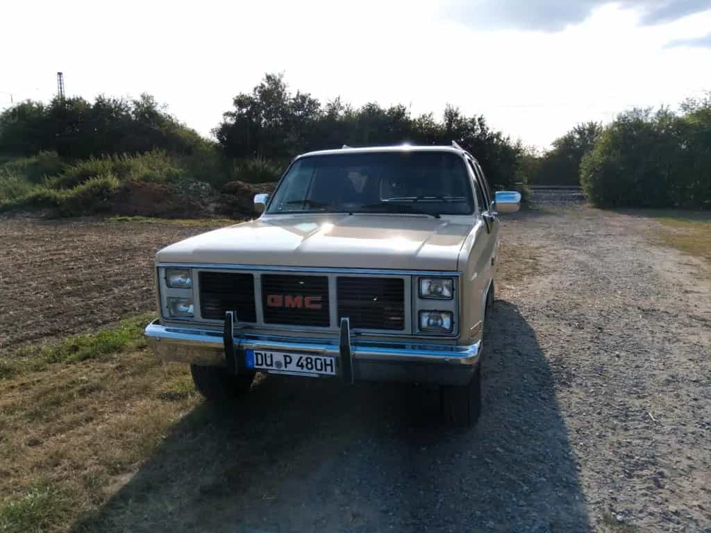 GMC Other Suburban 02/1988-photo-1