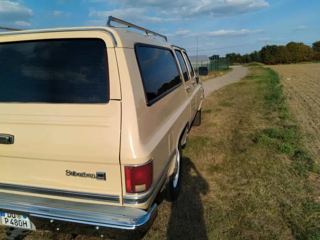 GMC Other Suburban 02/1988-photo-9