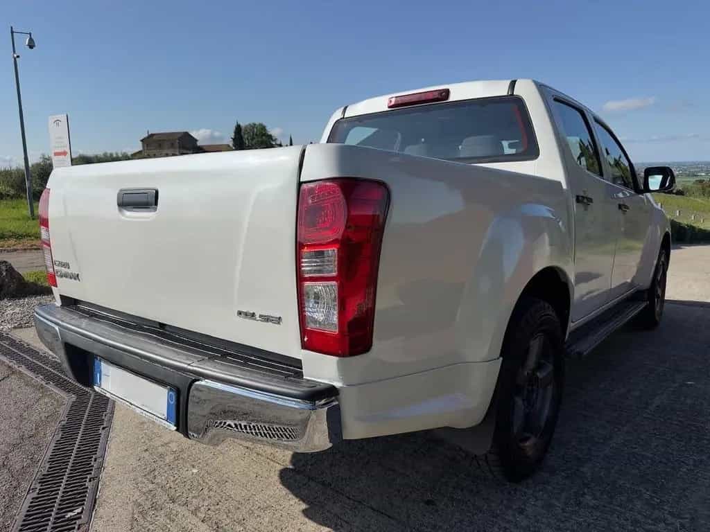 Isuzu D-Max 2.5 Crew Cab Quasar A/T 4WD 11/2016-photo-4