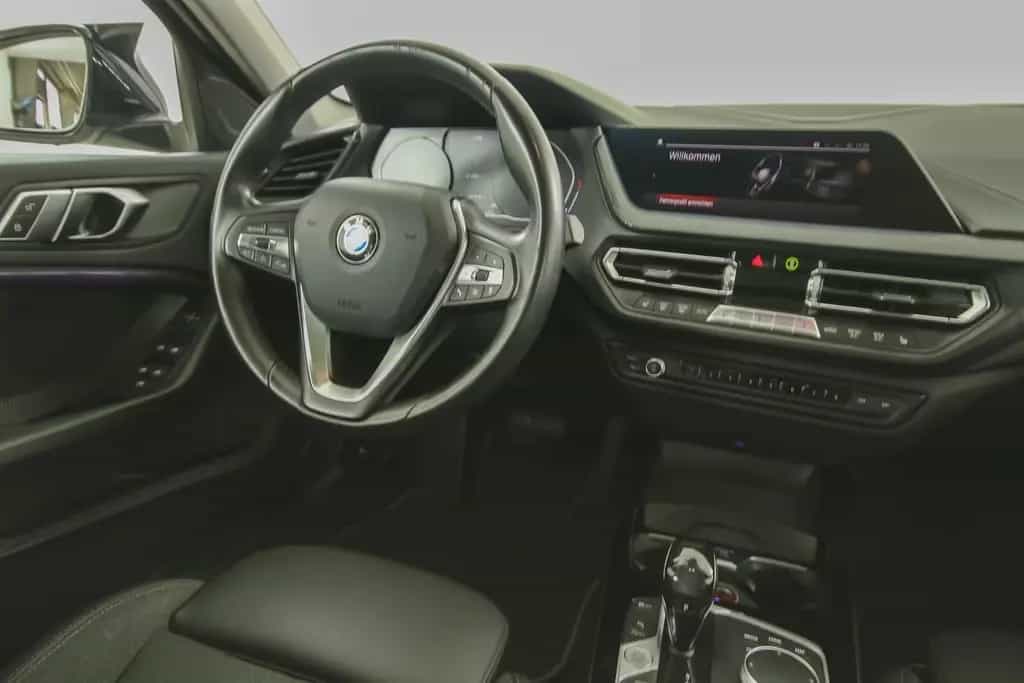 BMW 118 i Sport Line Pano Navi LED 11/2020-photo-8