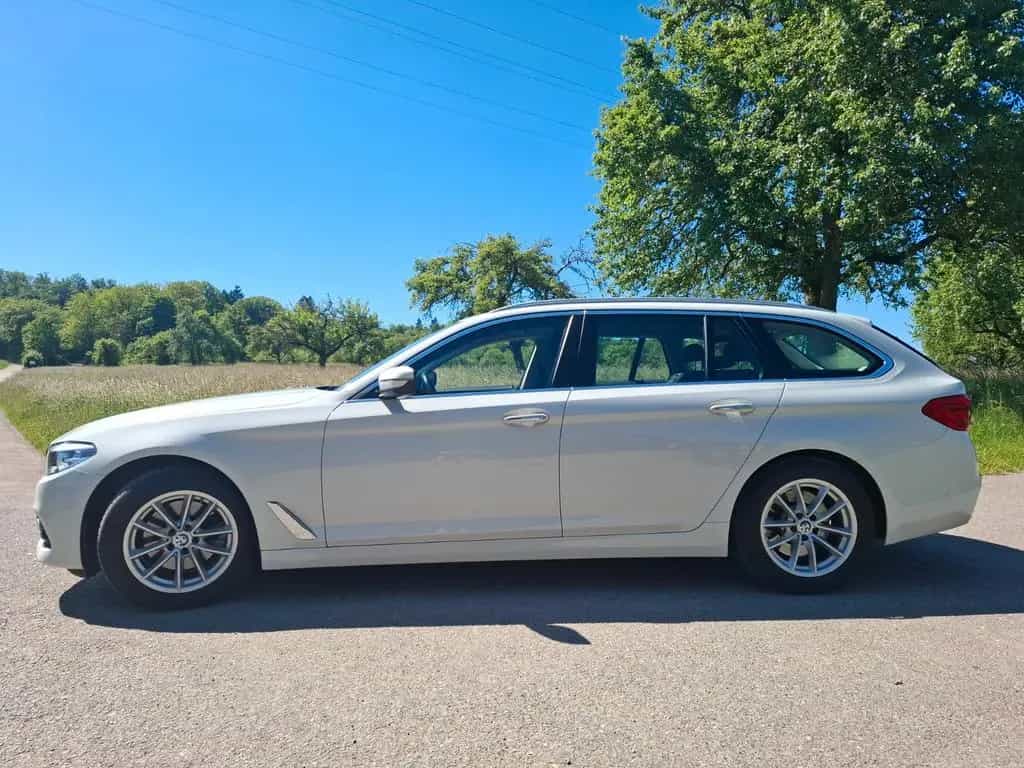 BMW 520 d T. lückenlos | AHK | Aufbereitet | Sound 11/2017-photo-2