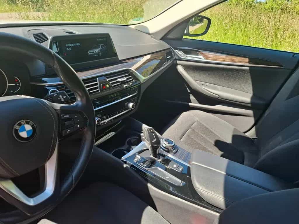 BMW 520 d T. lückenlos | AHK | Aufbereitet | Sound 11/2017-photo-5
