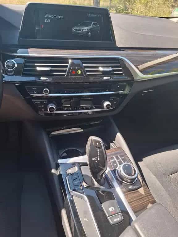 BMW 520 d T. lückenlos | AHK | Aufbereitet | Sound 11/2017-photo-6