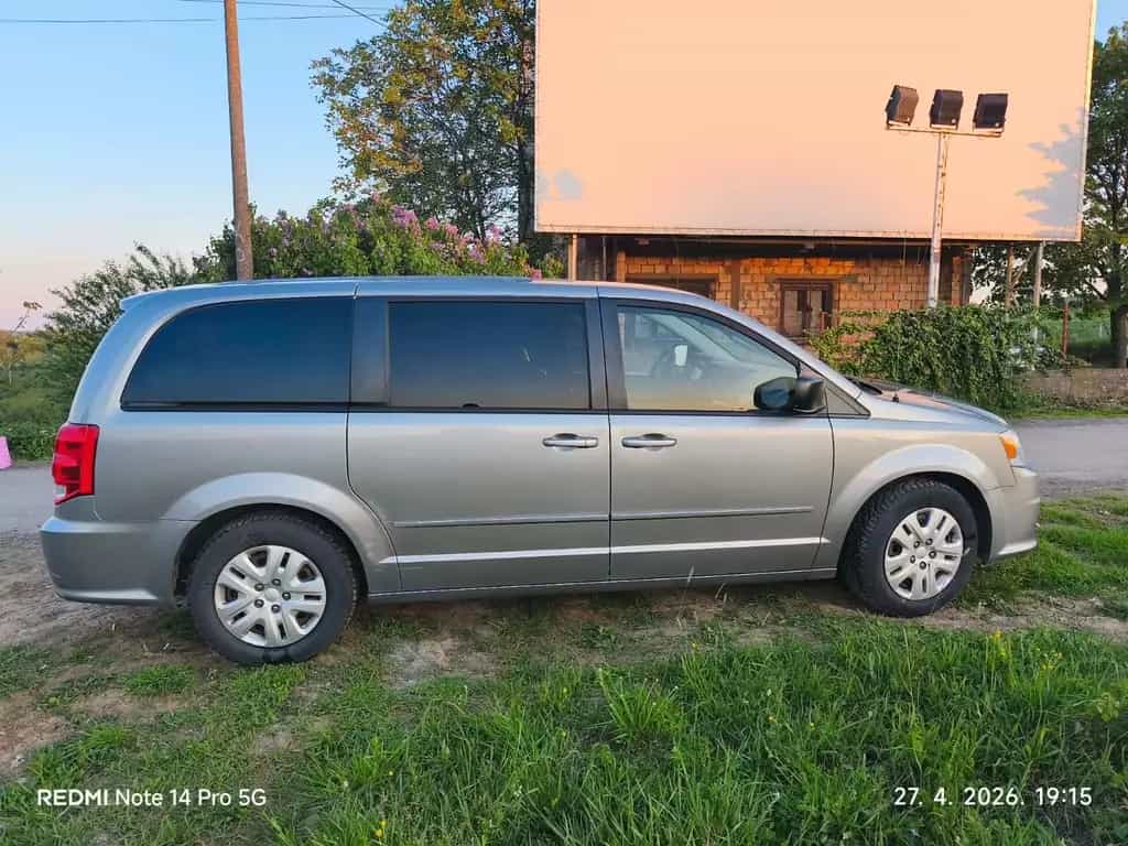 Dodge Grand Caravan 06/2016-photo-6